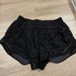 Lululemon Hotty Hot Low-Rise Unlined Short 2.5”